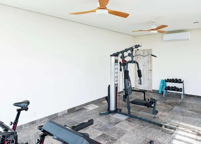 Stylish Sexy 1 Bd W/ Private Pool & Rooftop Pool
